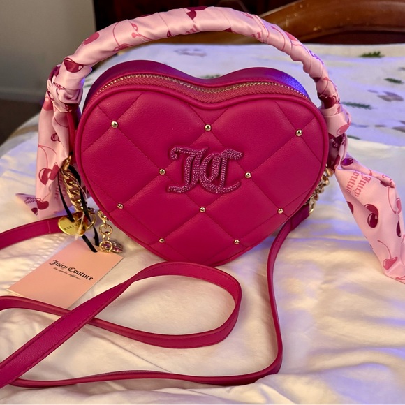 Juicy Couture Raspberry Tart /LT PinkMulti Holding the Line Heart Crossbody - Picture 1 of 4